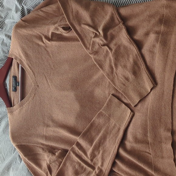 Banana Republic Brown Sweater Medium - Picture 4 of 6